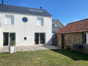Villa contemporaine à 100m de la plage de la Grève Rose à TREGASTEL - Réf 141